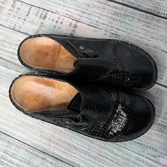 61sNP31wS3L._AC_UY300_.jpg Finn Comfort Leather Clogs Womens 9 Black Croc Embossed Slip On Comfort